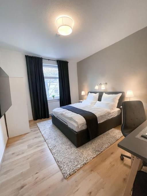 Modern Cozy Apt. -With 2 Tv, Netflix And Work Desk Essen Exterior photo